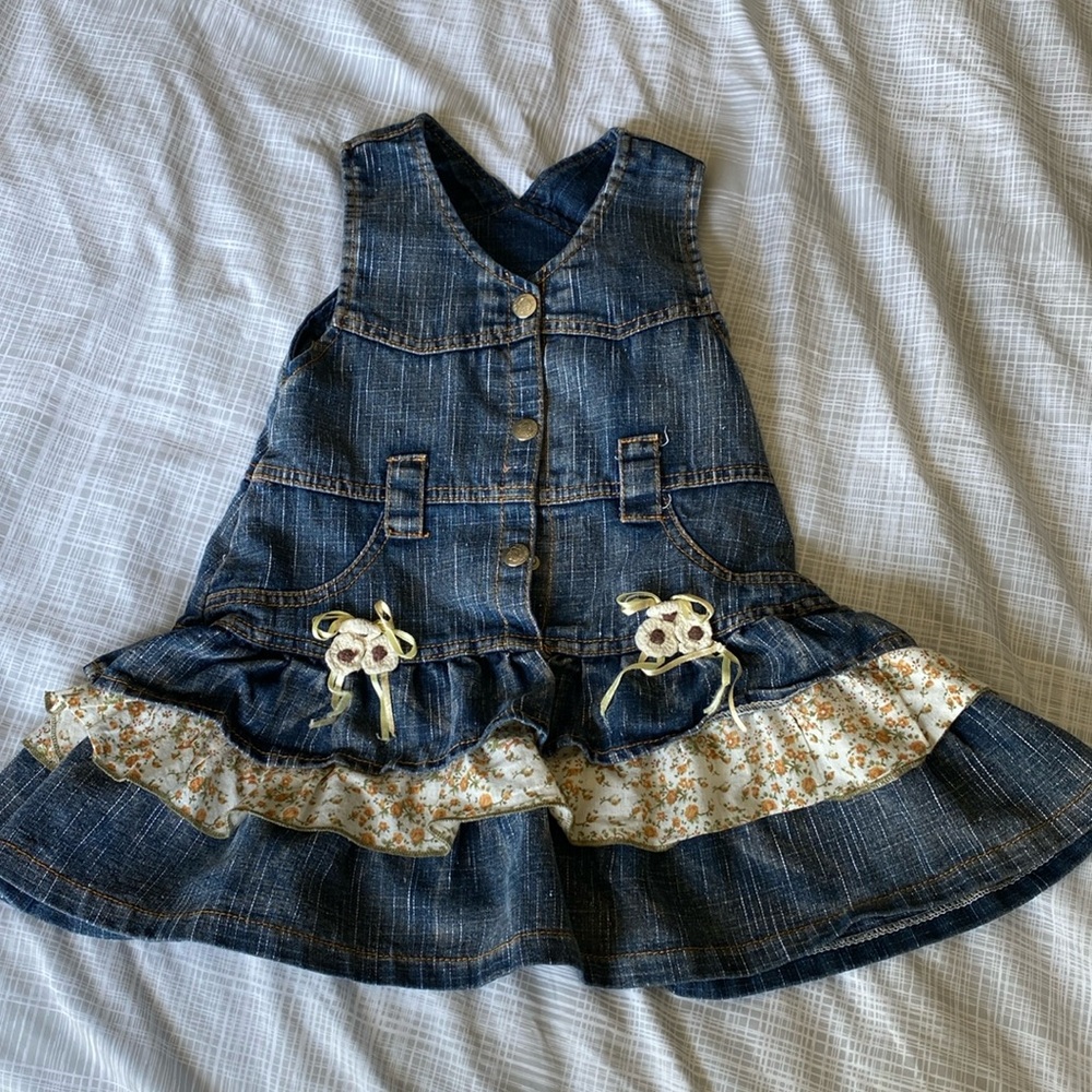 Girl’s vintage denim dress (approx size 4T)
